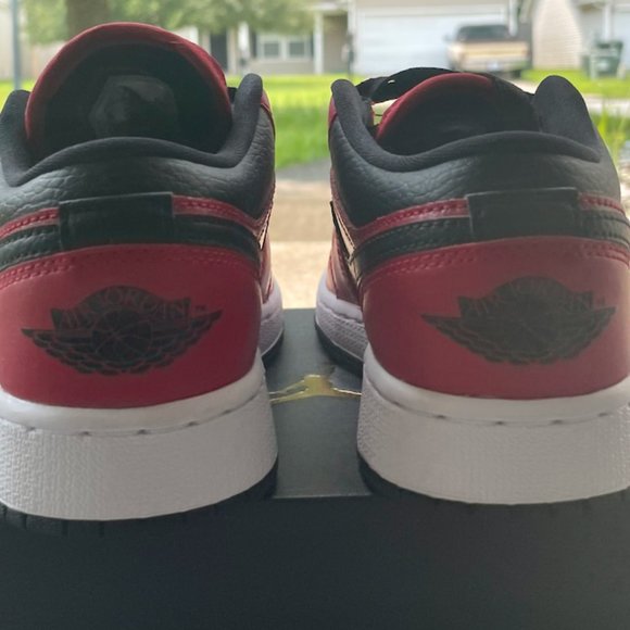 Nike Air Jordan 1 Low GS  Reverse Bred Pebble - Picture 3 of 4